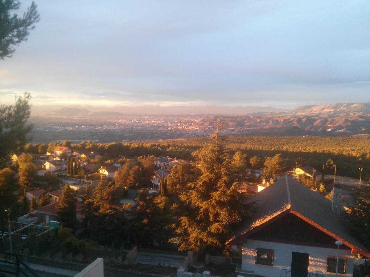 Acogedor apartamento con fantásticas vistas. La Zubia  Exterior foto